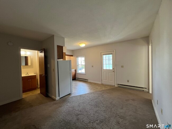 Building Photo - 261 Broad St