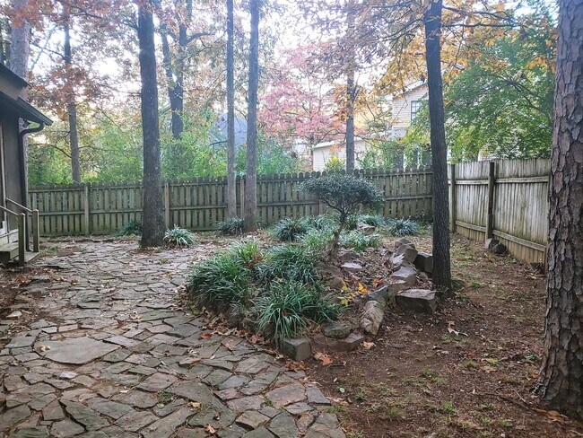 Building Photo - 8 Hickory Ln