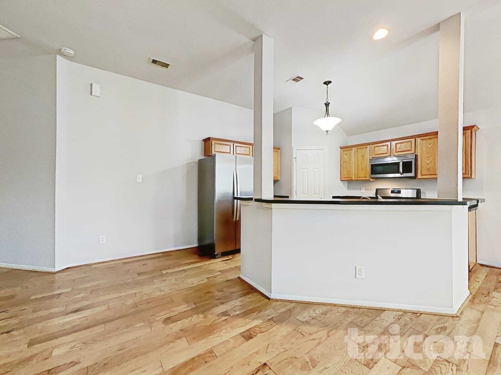 Building Photo - 2205 Highland Hills Dr