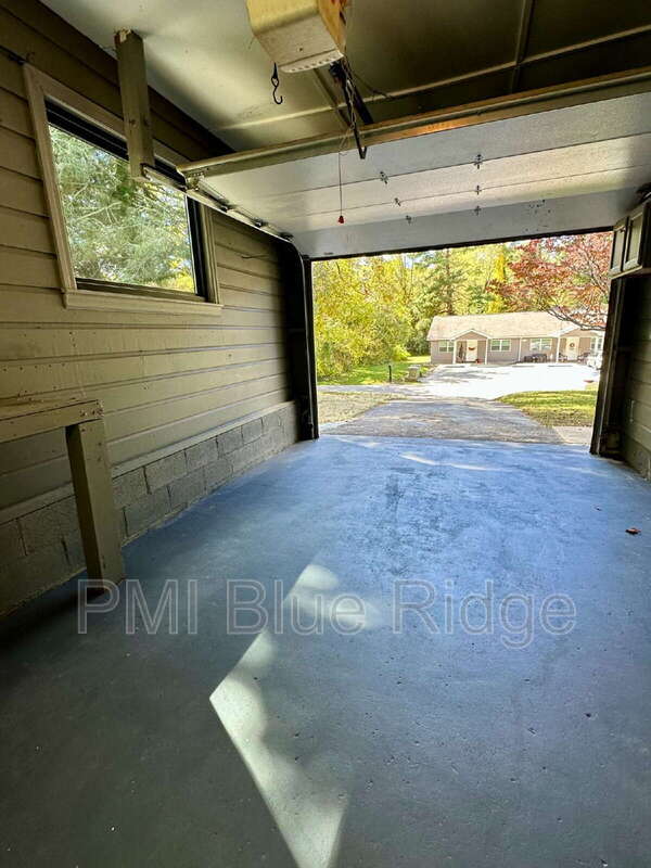 Building Photo - 2028 Arlington Pl