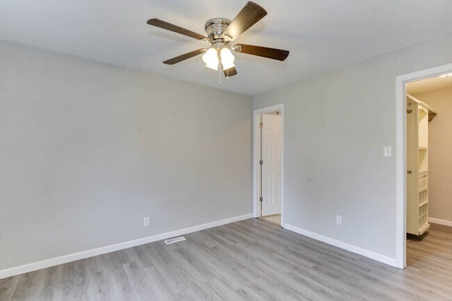 Building Photo - 1011 Robinson Rd