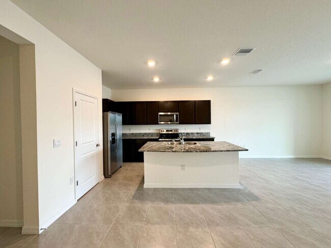 Building Photo - 33031 Tulip Petal Ln