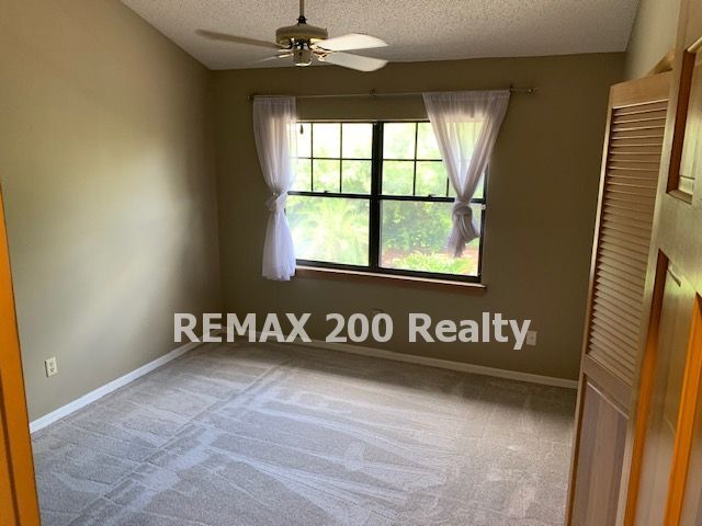 Building Photo - Beautiful Townhome in Downtown