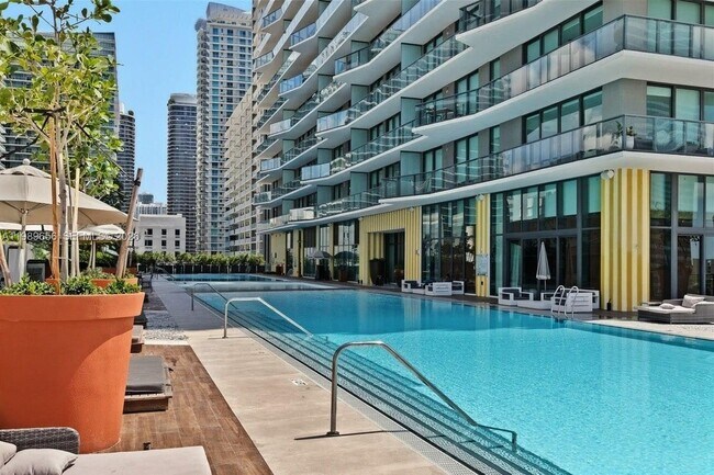 Building Photo - 1300 S Miami Ave