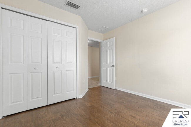 Building Photo - 9 Waywood Pl