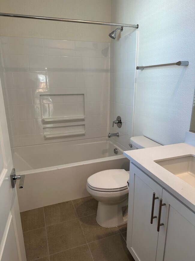 Building Photo - 2056 Marina Dr