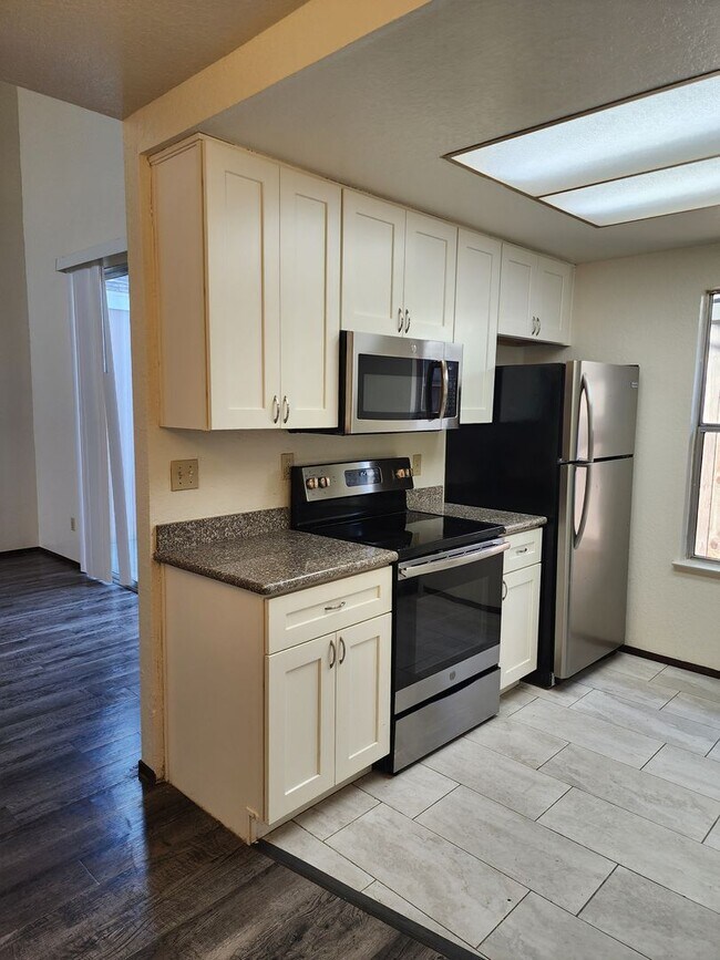 Building Photo - 1313 Claus Rd