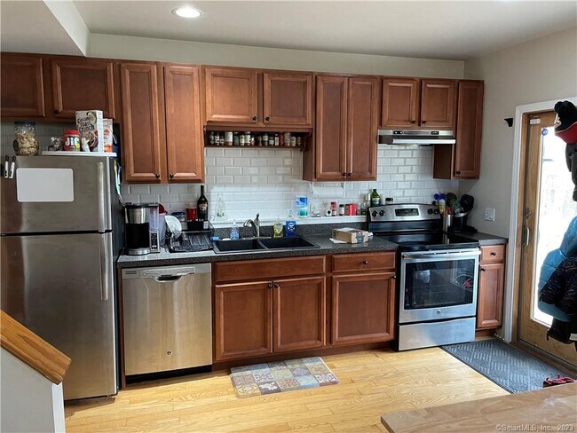 Building Photo - 56 S Rd