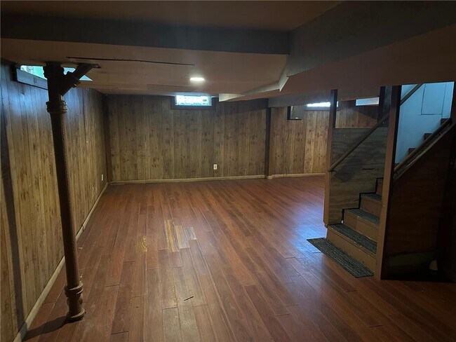 Building Photo - 919 3rd St E