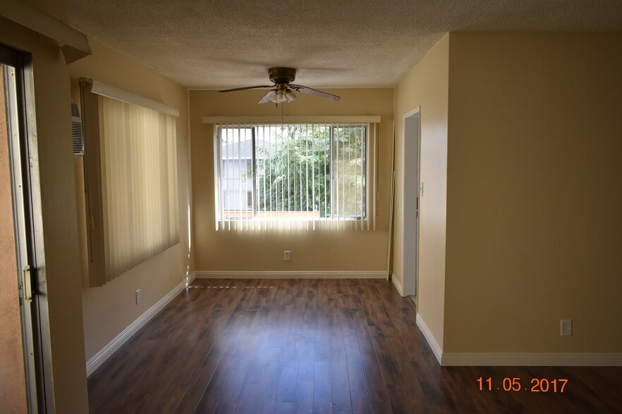 Dining room area - 1475 S Wooster St