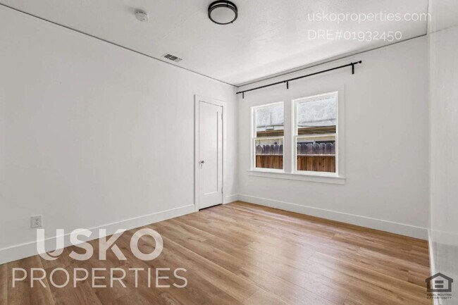 Building Photo - "Charming 4-Bed Retreat in the Heart of Sacramento - 1407 Sq Ft of Comfort!"