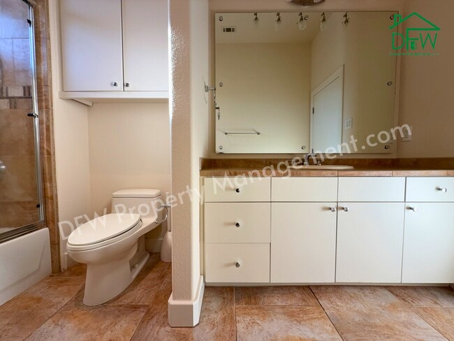 Building Photo - 4 Bedroom, 4 1/2 Bathroom Home with Pool for Lease in Irving