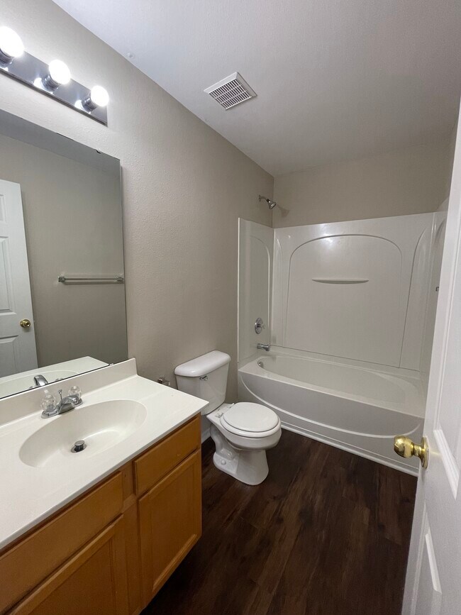 Building Photo - 4323 Leopold Pl