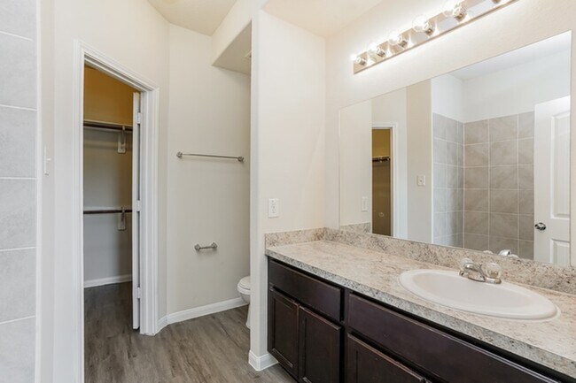Building Photo - 6223 Brenwood Cir