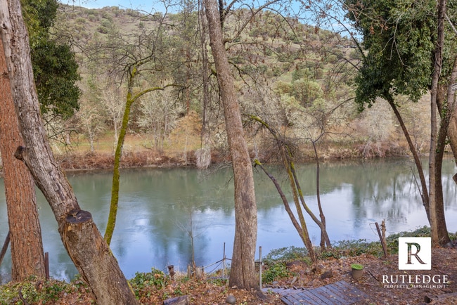 Building Photo - 454 Rogue River Hwy