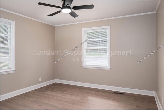 Building Photo - 489 Forest Ave