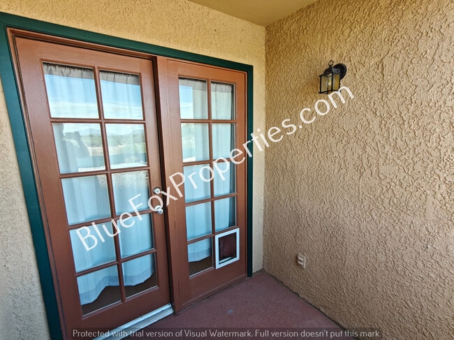 Building Photo - 3690 N Country Club Rd