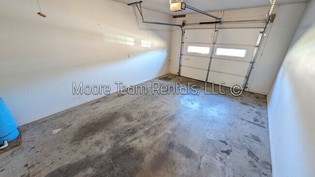 Building Photo - 2/2 & Office - Spacious Duplex