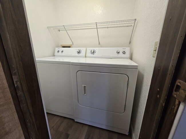 Building Photo - 69 Rose Ave