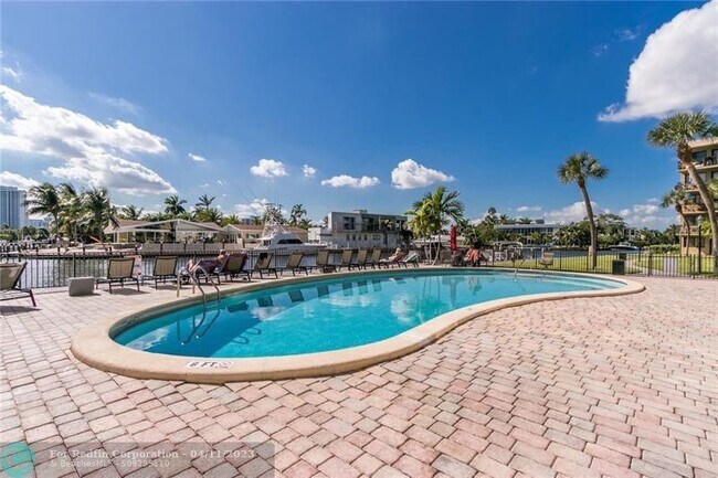 Building Photo - 301 Golden Isles Dr