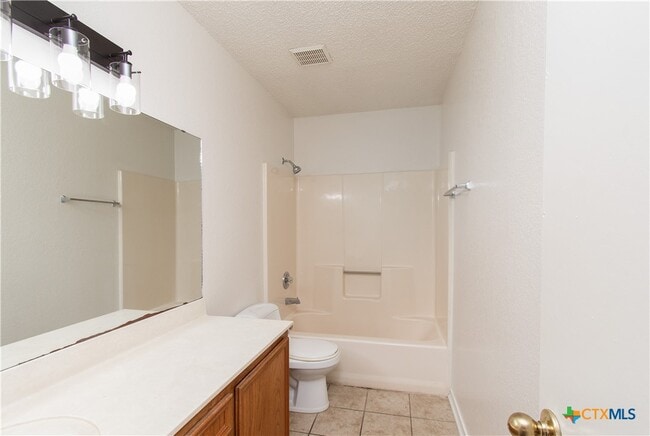 Building Photo - 2104 Corona Dr
