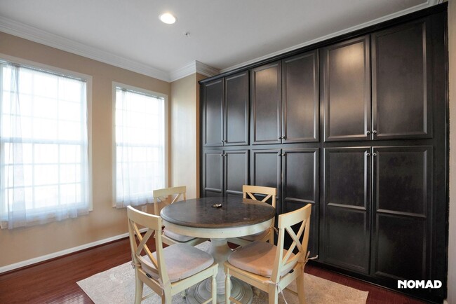 Building Photo - Stunning 4BR Townhome in National Harbor