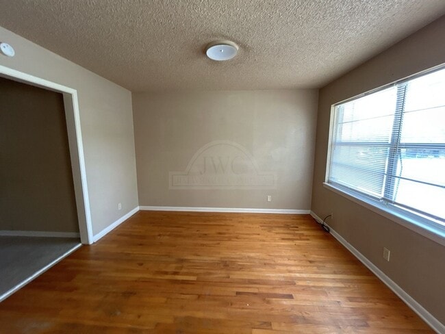 Building Photo - 1315 Jefferis Ave