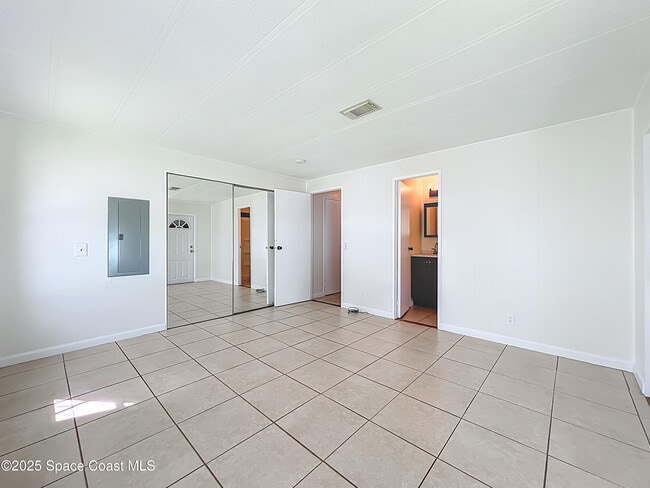 Building Photo - 568 Jennifer Cir