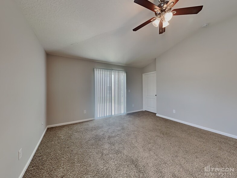 Building Photo - 8675 Julia Marie Cir