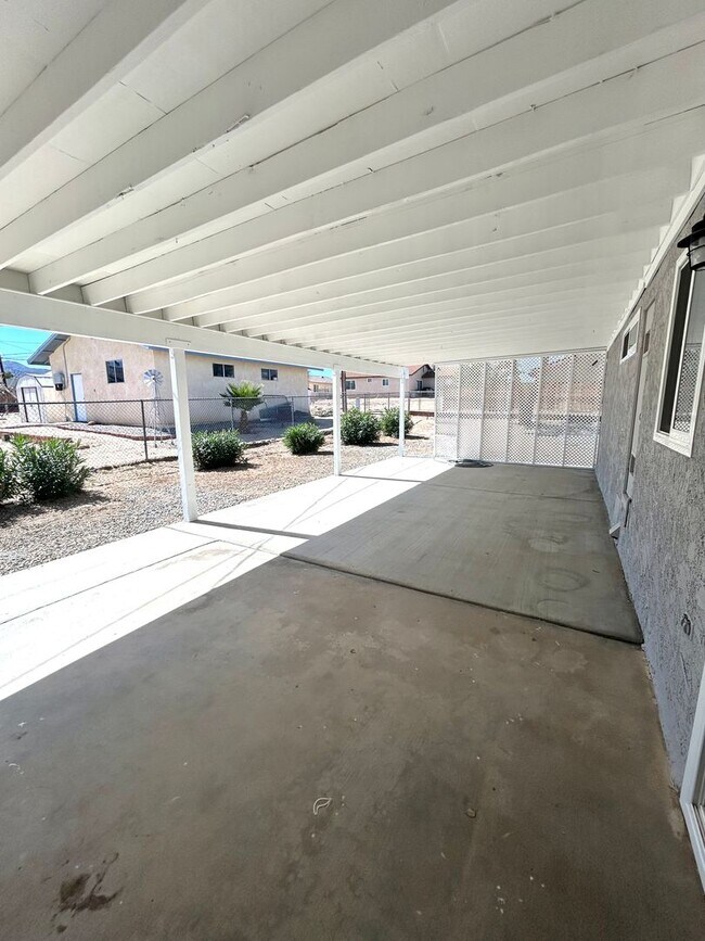 Building Photo - NEWLY RENOVATED 2 BEDROOM 1 BATHROOM HOME