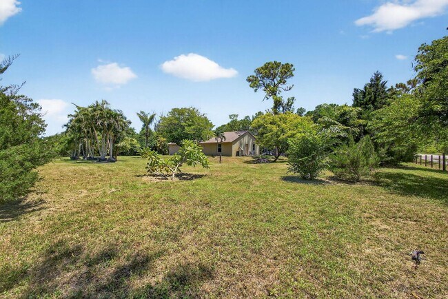 Building Photo - 16971 Mayfair Dr E