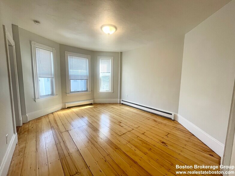 Primary Photo - 22 Howell St