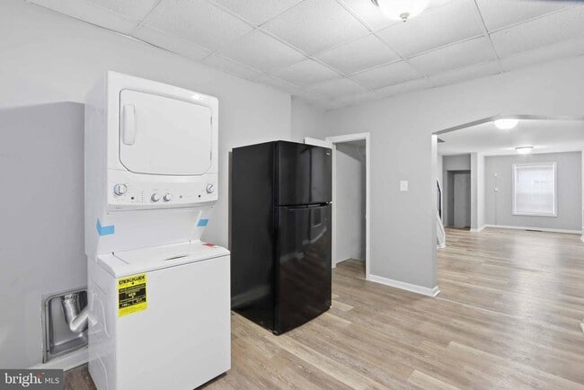 Building Photo - 415 N Belnord Ave