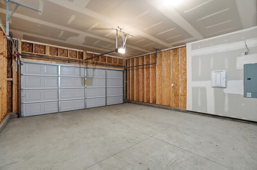 Building Photo - 1242 Fairstone Dr