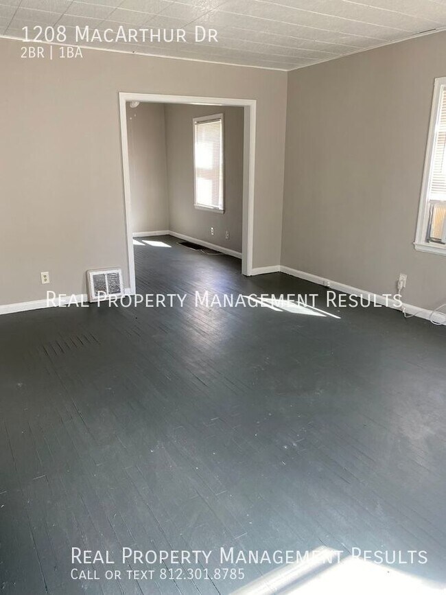 Building Photo - 2 Bedroom, 1 Bath Duplex, Eastside