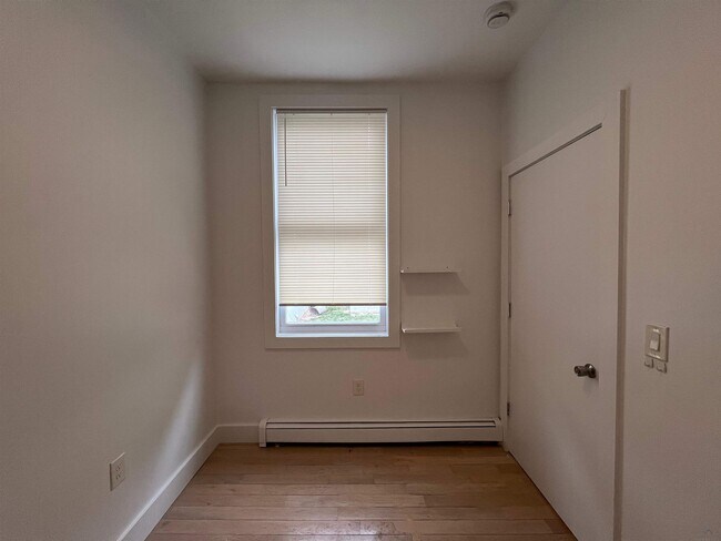 Building Photo - 42 Thorne St