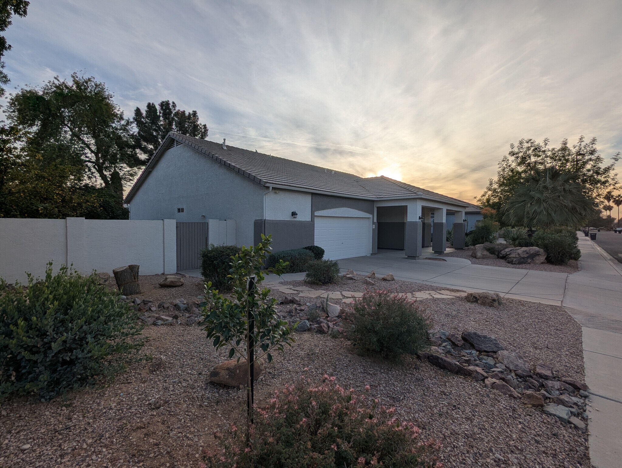 Building Photo - 267 E Smoke Tree Rd