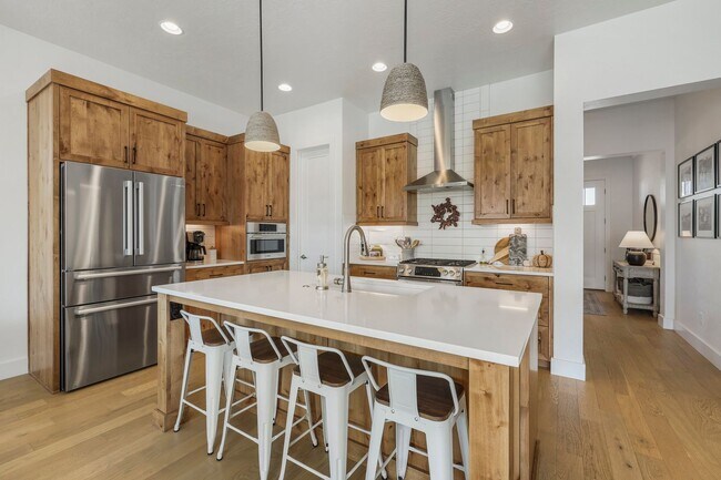 Building Photo - Beautiful 4 bed 2.5 bath home