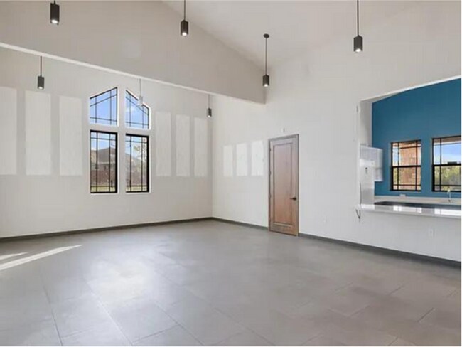Building Photo - Like-New | 3 bed/2 bath | 1-story | No Carpet | Wonderful Amenities |On Golf Course in Mission De...