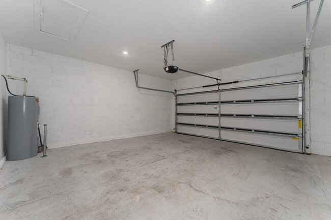 Building Photo - KNIGHTSBRIDGE 50S  Single Family Residence