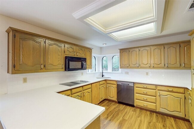 Building Photo - 7504 Summitview Dr