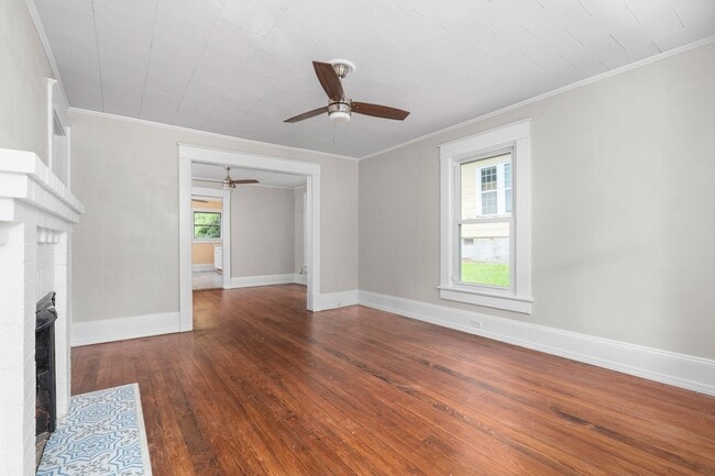 Building Photo - Cozy 3-Bedroom Home with Classic Charm in ...