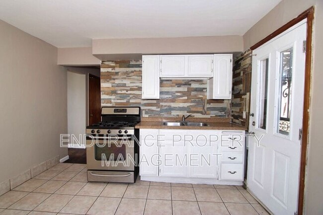 Building Photo - 937 Grand Ave