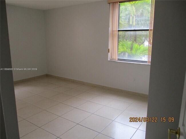 Building Photo - 14201 N Kendall Dr