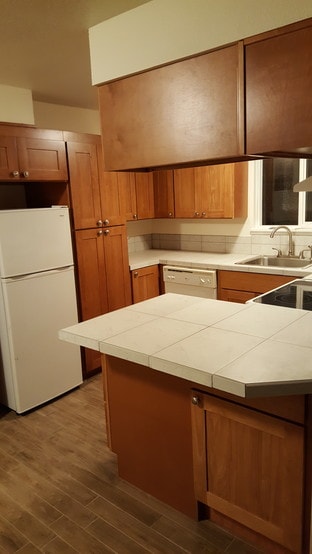 kitchen - 1045 S Jasper St
