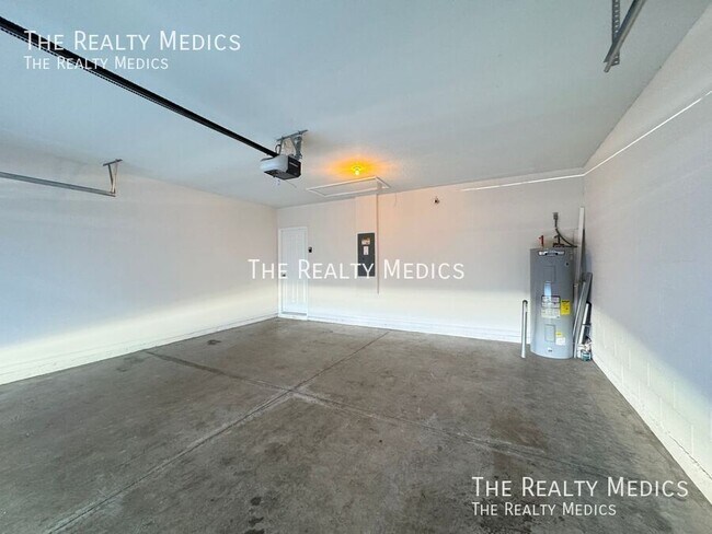 Building Photo - 1028 Salina St SE