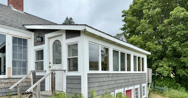 Building Photo - 383 Sanborn Rd