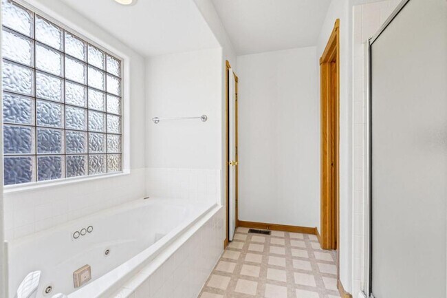 Building Photo - 389 Blackstone Cir