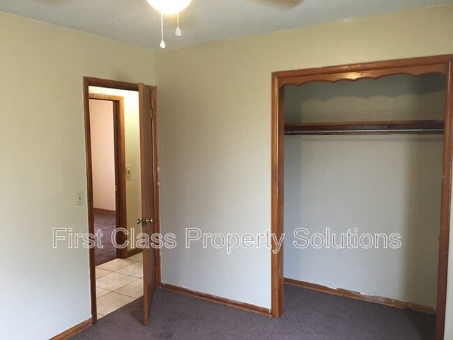 Building Photo - 2732 SW 61st St