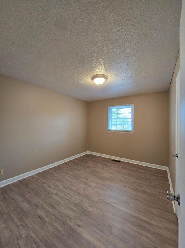 Building Photo - 1565 Jefferson Rd